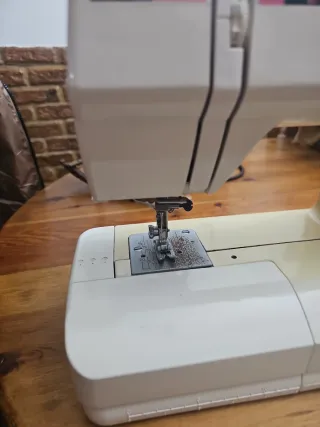 Máquina de coser Elna