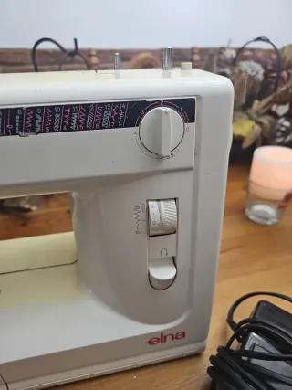 Máquina de coser Elna