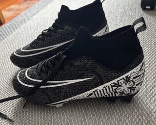 Botas de tacos Nike negras y blancas