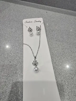 Collar Acero y Pendientes Brillantes