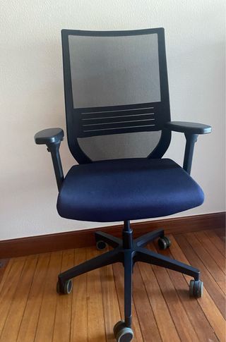 Silla de oficina ergonómica moderna