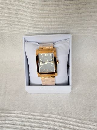 Reloj GUESS dorado rectangular | Nuevo sin usar |