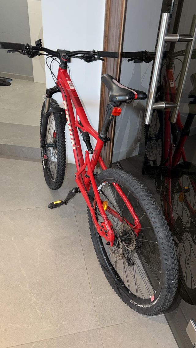 B'TWIN Rockrider 520S Roja