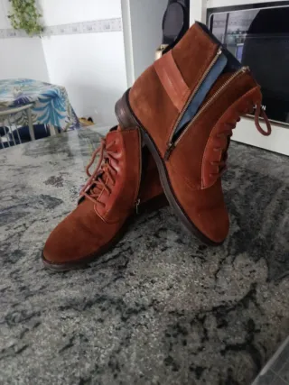 Botín piel vuelta marrón, muy cómodos.