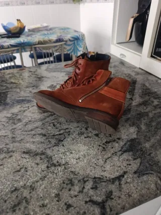 Botín piel vuelta marrón, muy cómodos.