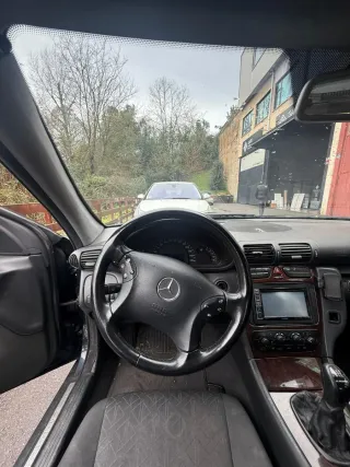 Mercedes-Benz w203 2002