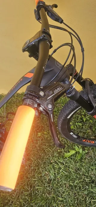 Bicicleta Montaña Carbono Doble Suspensión
