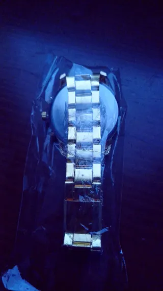 Reloj de pulsera dorado