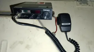 Emisora Radio President Negra y Plateada