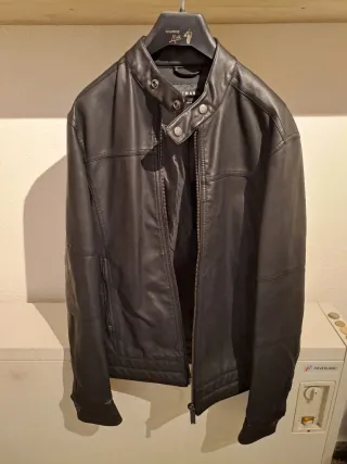 Chaqueta de cuero negra