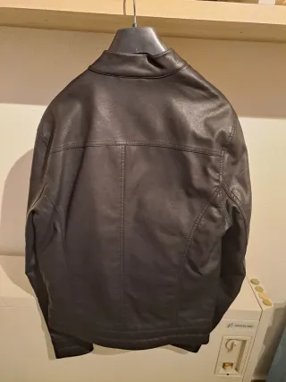 Chaqueta de cuero negra