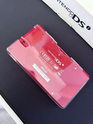 Nintendo DSi Roja con Caja y Juegos