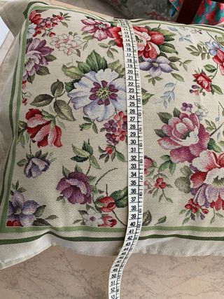 Cuscino floreale in tessuto gobelin fatto a mano