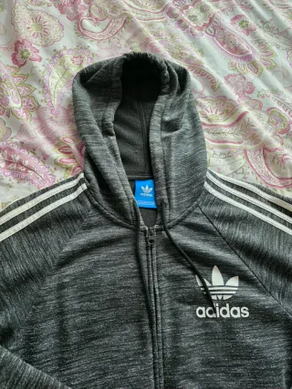 Sudadera Adidas gris con cremallera