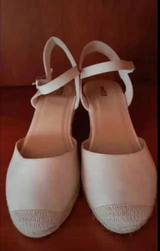 Sandalias cuña blancas