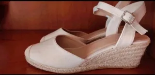 Sandalias cuña blancas