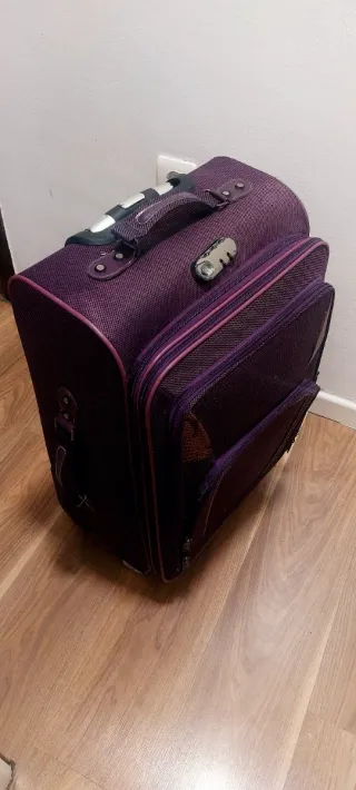 Maleta mediana tela morada