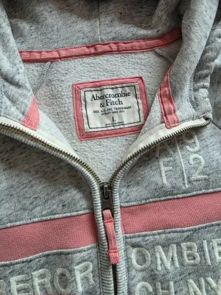 Sudadera Abercrombie & Fitch gris y rosa