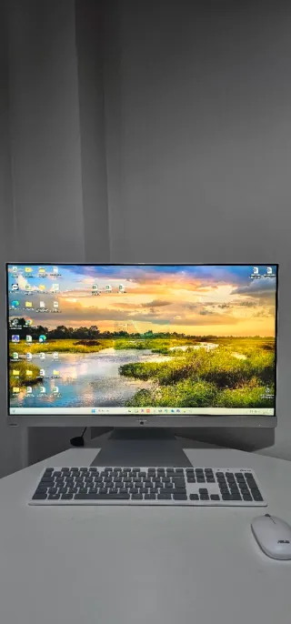 Ordenador ASUS Plata y Blanco