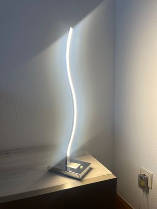 Dos lámparas de mesa moderna LED