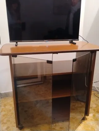 Mobile porta TV in legno e vetro
