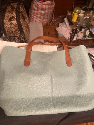 Bolso tote verde con asas marrones