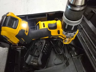 Taladro Percutor DeWalt 18V XR Sin Escobillas