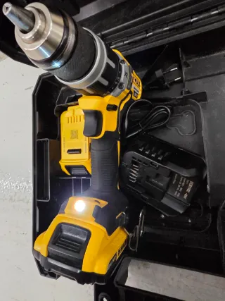 Taladro Percutor DeWalt 18V XR Sin Escobillas
