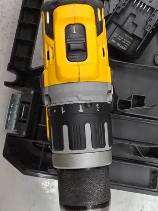 Taladro Percutor DeWalt 18V XR Sin Escobillas