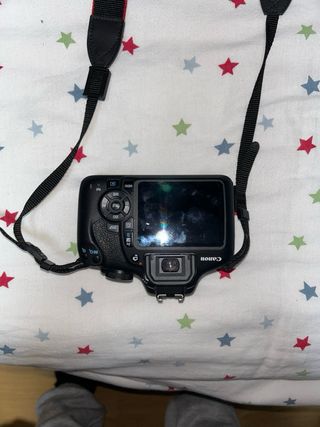 Canon EOS 2000D + Objetivo EF-S 18-55mm