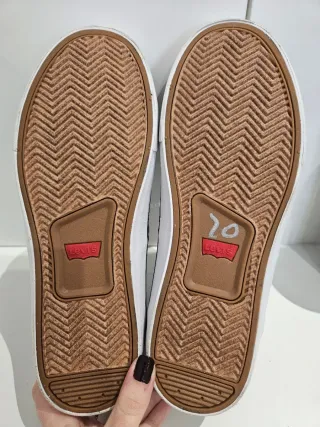 Zapatillas Levi's Negro y Blanco Talla 38.5 Nuevas