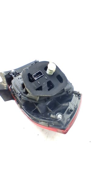 PILOTO TRASERO DERECHO VOLKSWAGEN POLO