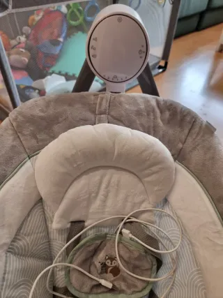 Mecedora bebé Ingenuity gris