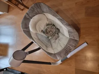 Mecedora bebé Ingenuity gris