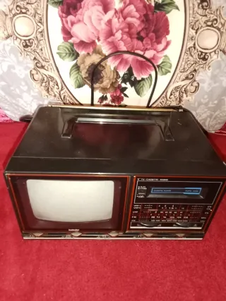 TV Radio Cassette Antigua luxicolor