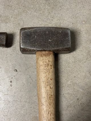 Conjunto de maza, hacha y martillos