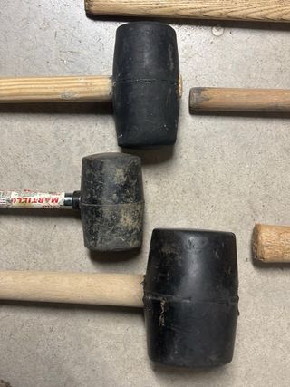 Conjunto de maza, hacha y martillos