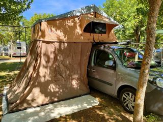 Tienda de techo libro con avance