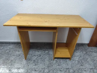 Mesa de escritorio de madera