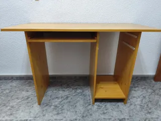 Mesa de escritorio de madera
