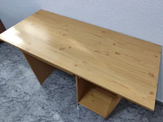 Mesa de escritorio de madera