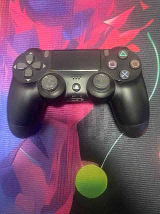 PS4 (PlayStation 4) Negra + 2 Juegos