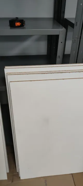 5 tableros de madera en color blanco ± 80 x 60 cm