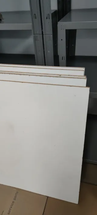 5 tableros de madera en color blanco ± 80 x 60 cm