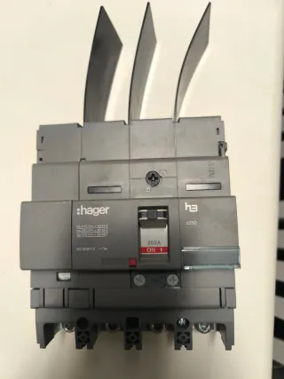 Interruptor Hager H3 x250 200A