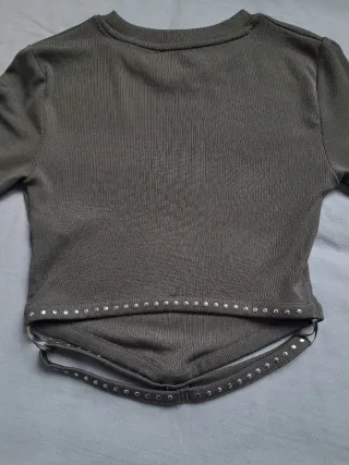 Top manga larga con tachas