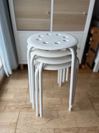 4 Taburetes Apilables Ikea