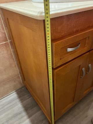 Mueble de baño madera con lavabo