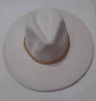 Sombrero de vestir mujer ajustable.