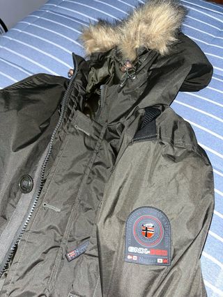 Abrigo Norway verde militar con capucha